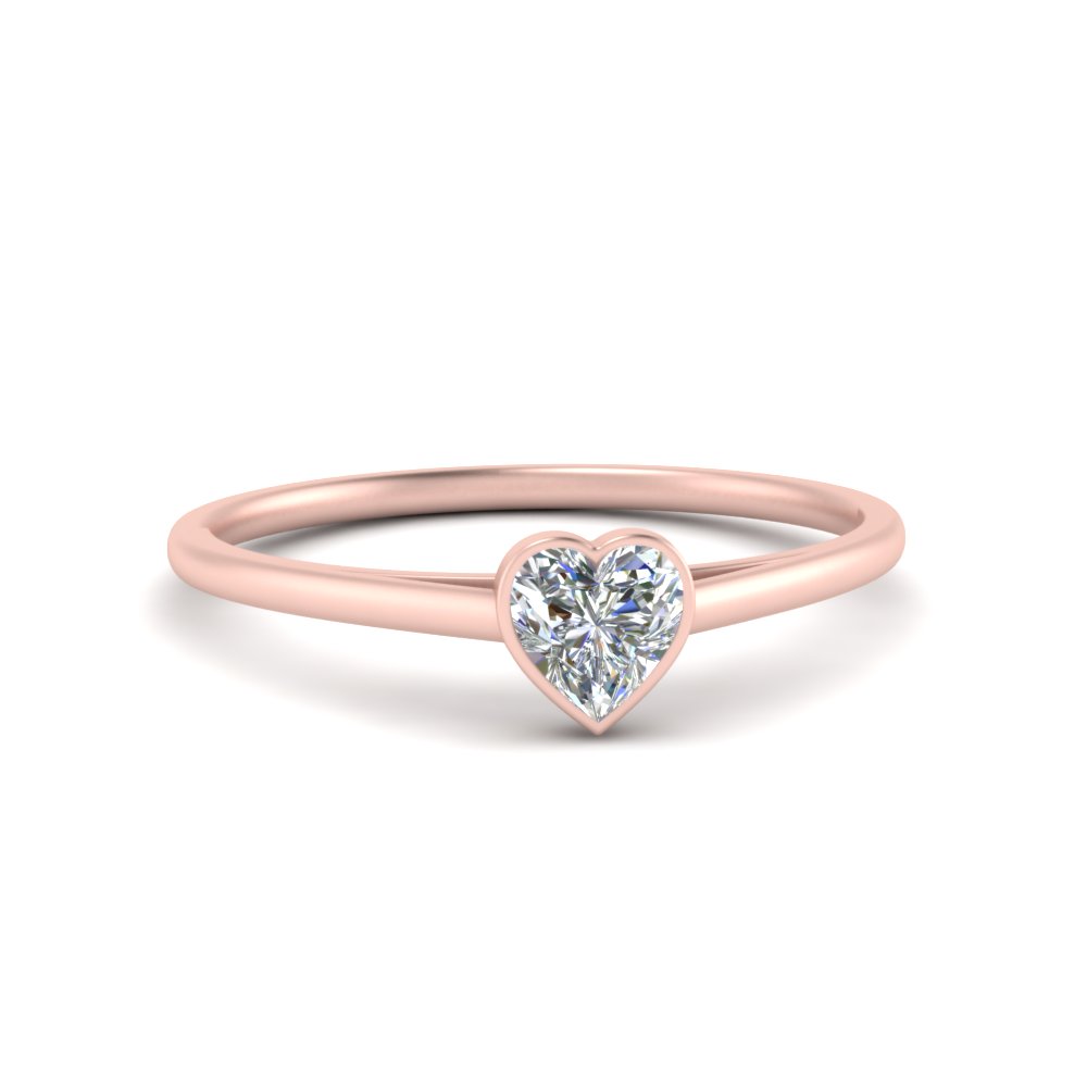 18K gold heart ring with 0.40 CT round brilliant cut diamonds