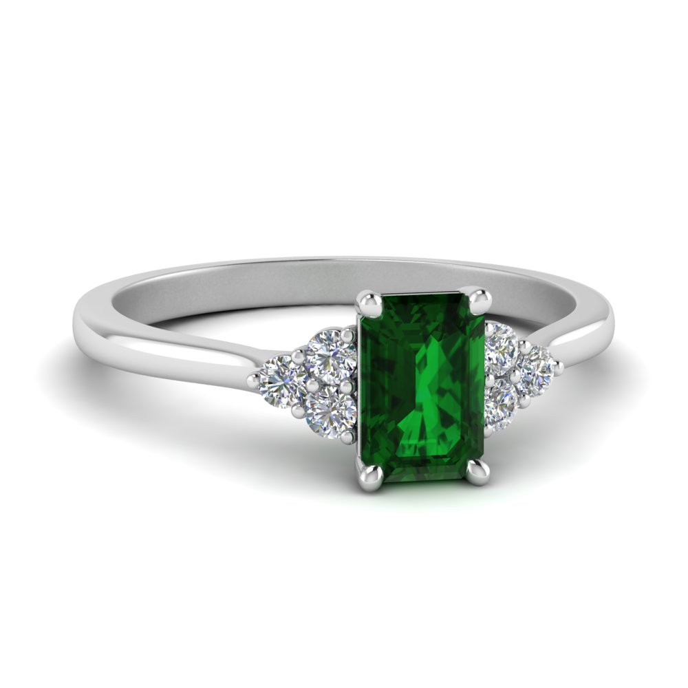 Laan Belonend Zogenaamd Emerald Cut Emerald Cluster Engagement Ring In 18K White Gold | Fascinating  Diamonds