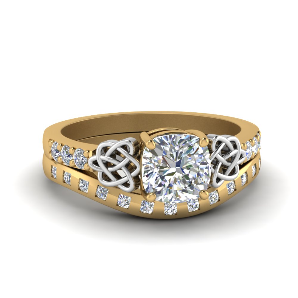 irish cushion cut diamond bridal ring set in FDENS2255B4CU NL YG.jpg