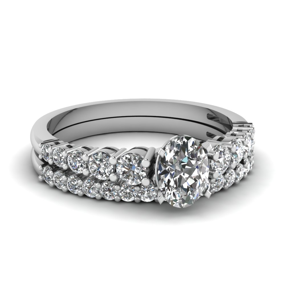 Graduated Oval Diamond Wedding Ring Set In 950 Platinum | Fascinating ...