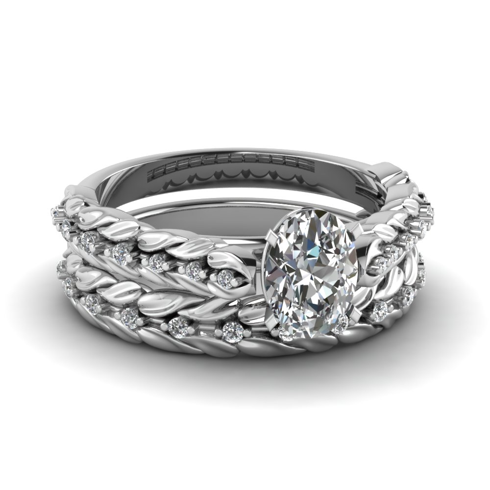 Oval Shaped Diamond Leaf Design Wedding Ring Set In 14K