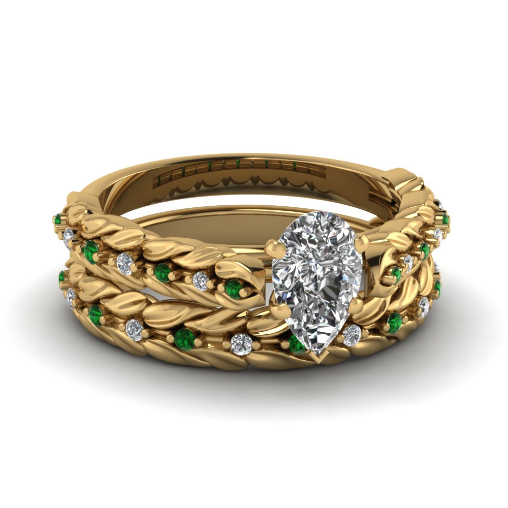 Leaf Design Pear Shaped Diamond Wedding Ring Set With